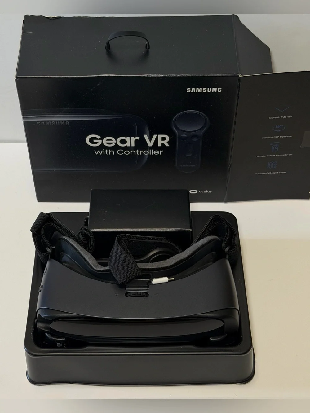 Samsung Gear VR with Controller (Model SM-R324) - Powered by Oculus